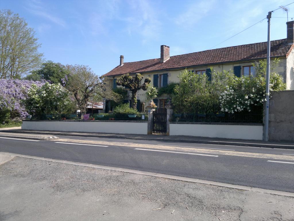 La Maison Jaune Bed & Breakfast Bouresse Exterior foto