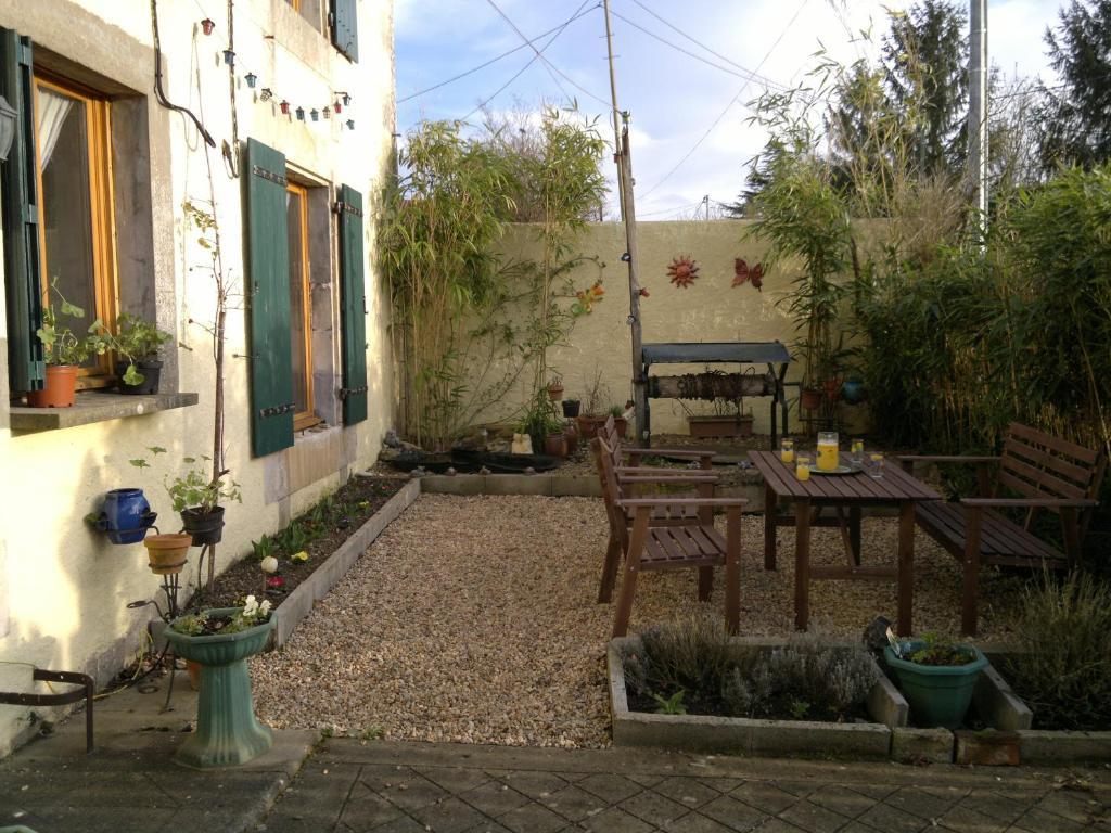 La Maison Jaune Bed & Breakfast Bouresse Exterior foto