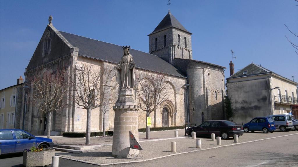 La Maison Jaune Bed & Breakfast Bouresse Exterior foto